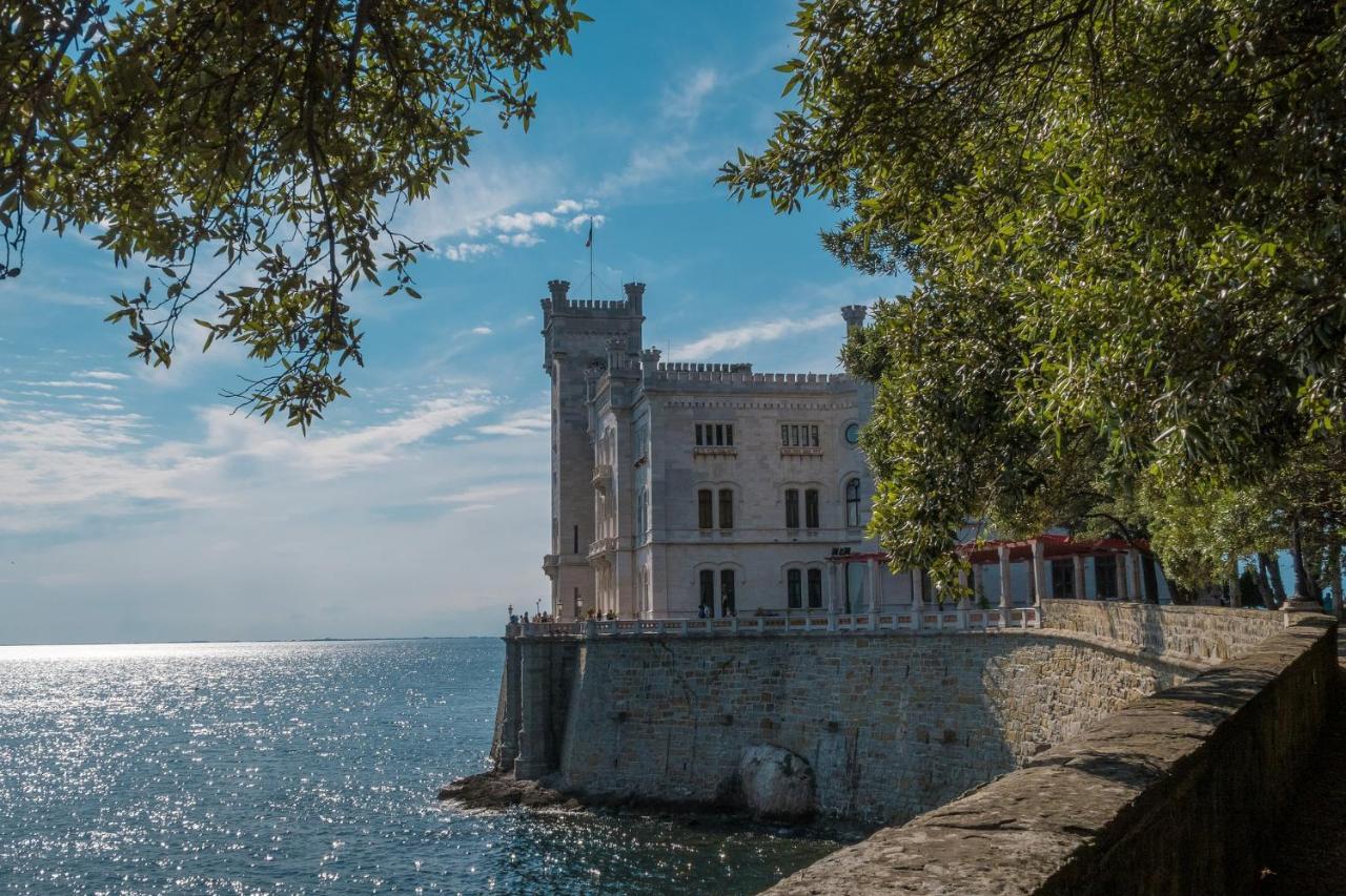 Residenza D'Annunzio Apartment Trieste Bagian luar foto